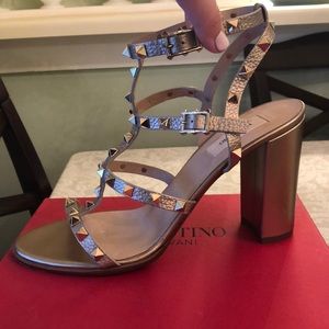 Like new! Valentino Garavani “stud” heels